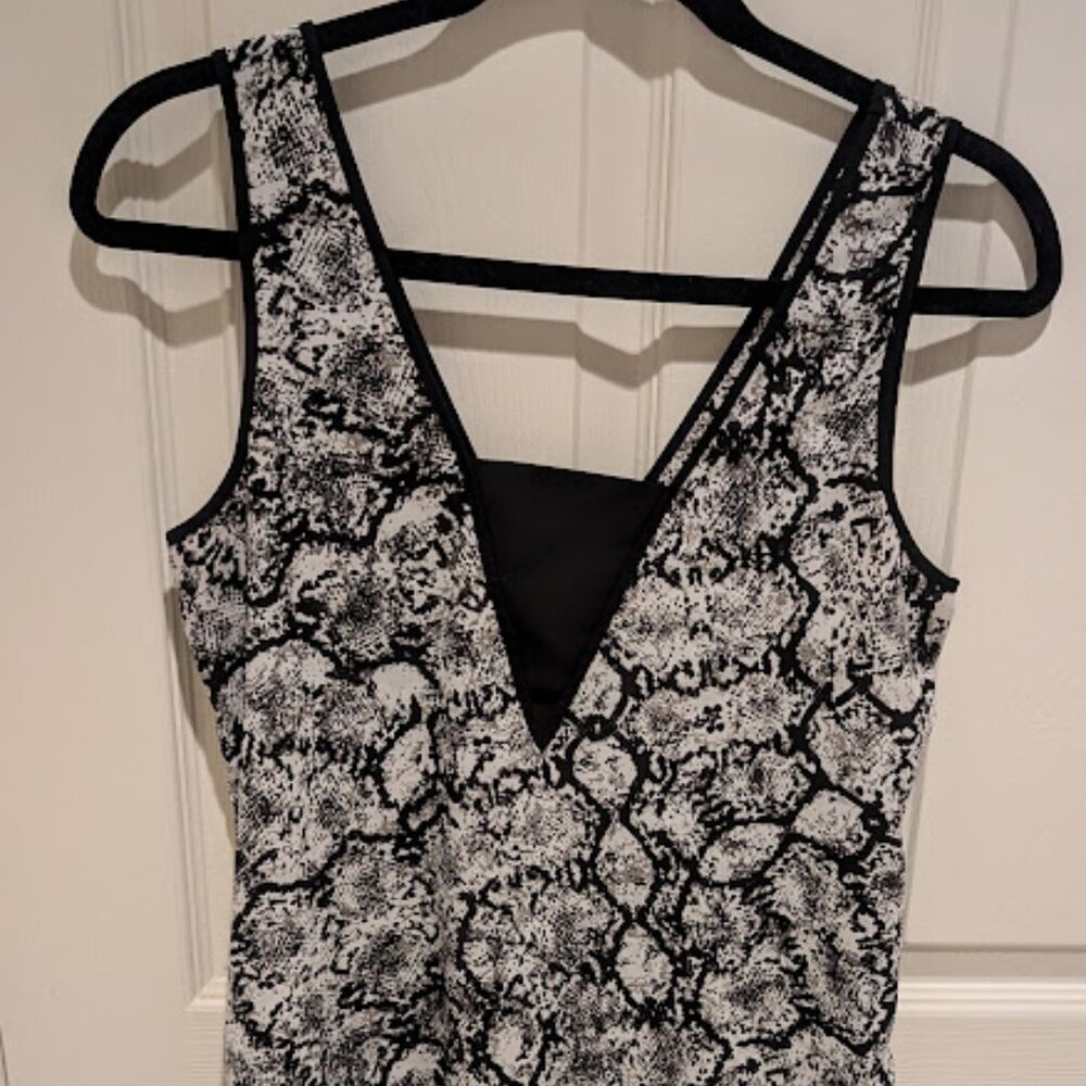 Snake skin pattern cut out tank top S